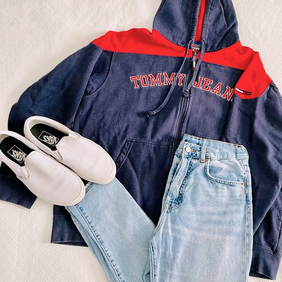 Tommy Hilfiger Tops - OG VINTAGE TOMMY HILFIGER HOODIE